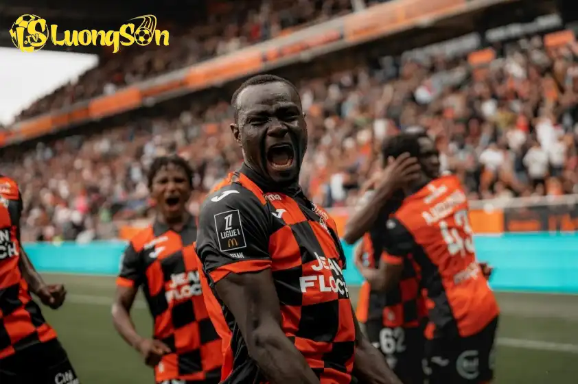 Lorient được đánh giá cao hơn trong trận đấu này. Ảnh: CLB